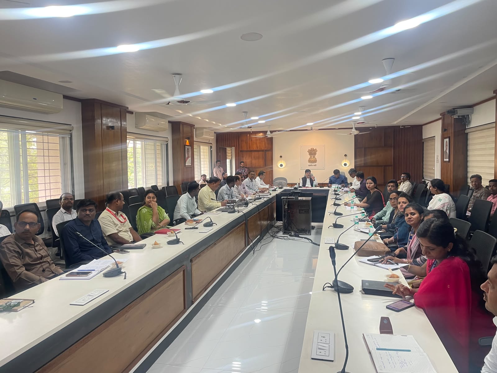 पात्र मतदार वंचित राहू नये, अपात्र नावाला स्थान मिळू नये’ — जिल्हाधिकारी संतोष पाटील